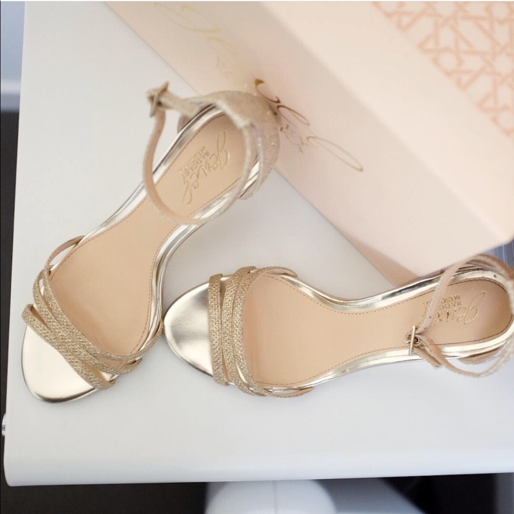 EUC Jewel Badgley Mischka Antonette Gold Wedges